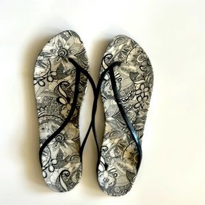 Black and White Flip-Flops Size 10